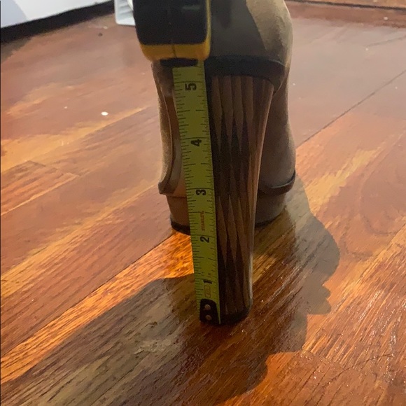 Authentic Fendi Suede Platform Pumps - Picture 6 of 8